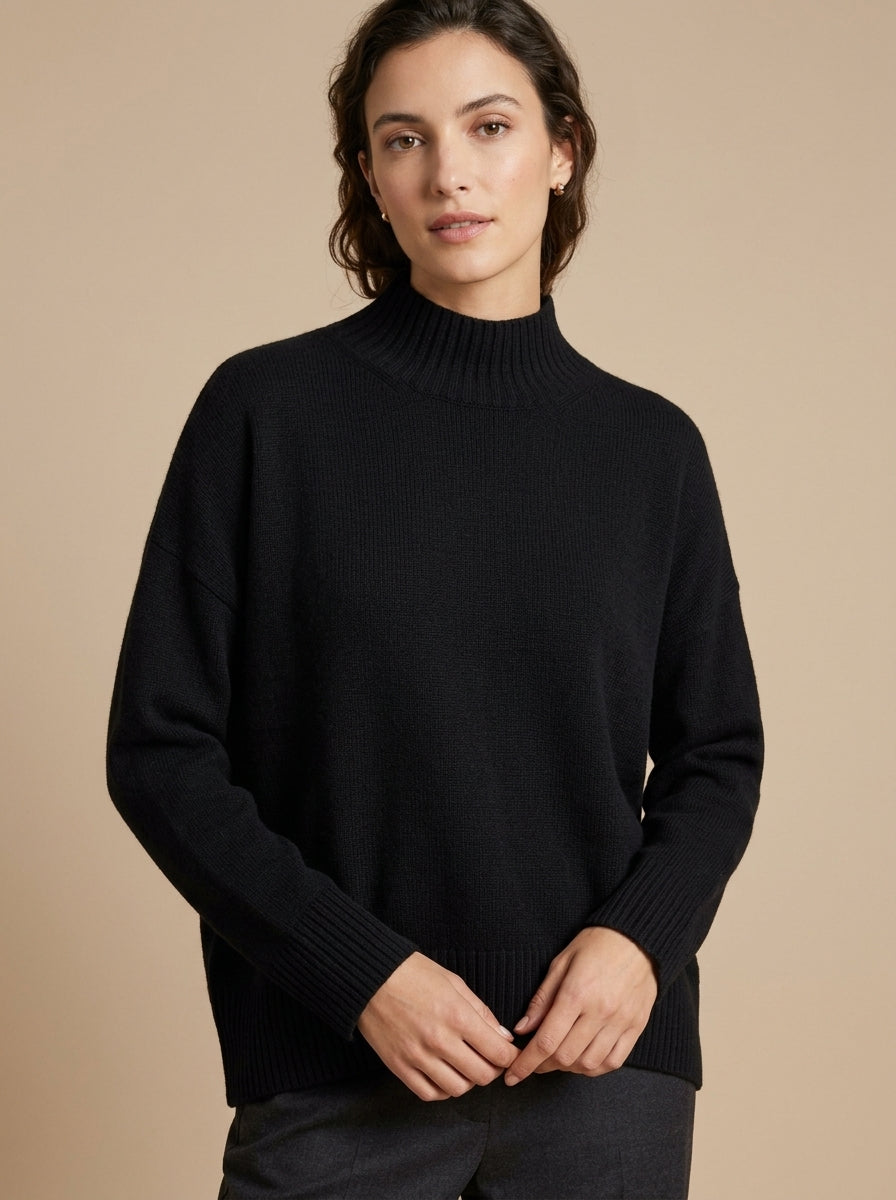 Женский вязаный джемпер оверсайз с высоким воротником